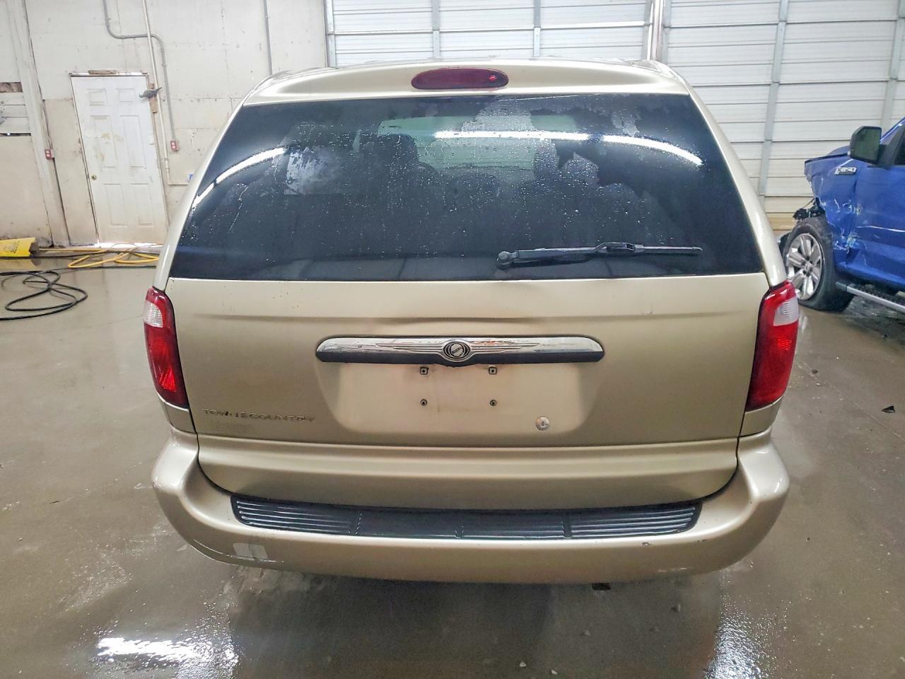 2005 CHRYSLER TOWN & COUNTRY photo 6
