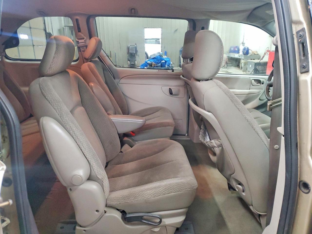 2005 CHRYSLER TOWN & COUNTRY photo 11