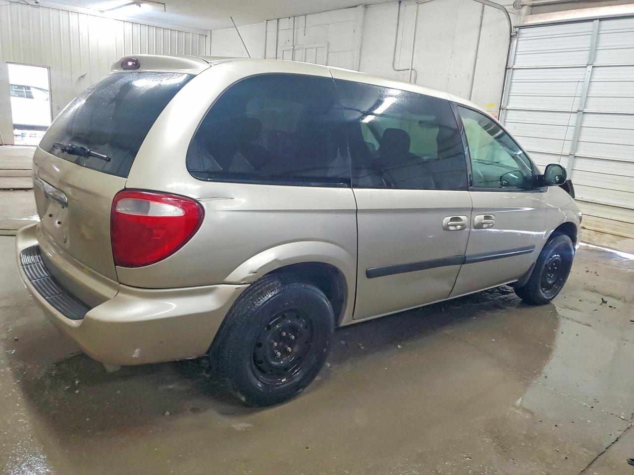2005 CHRYSLER TOWN & COUNTRY photo 3