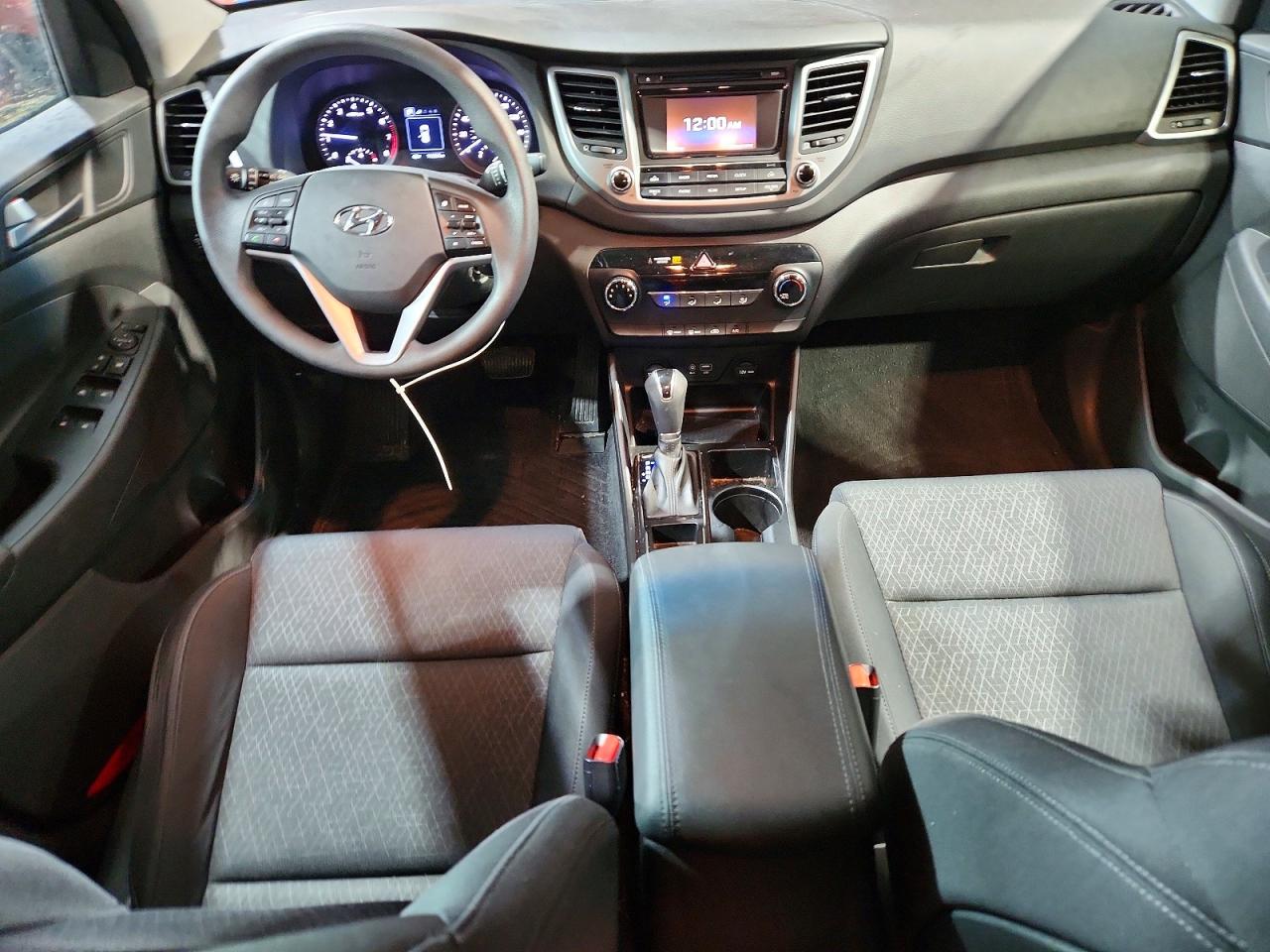 2017 HYUNDAI TUCSON SE photo 8