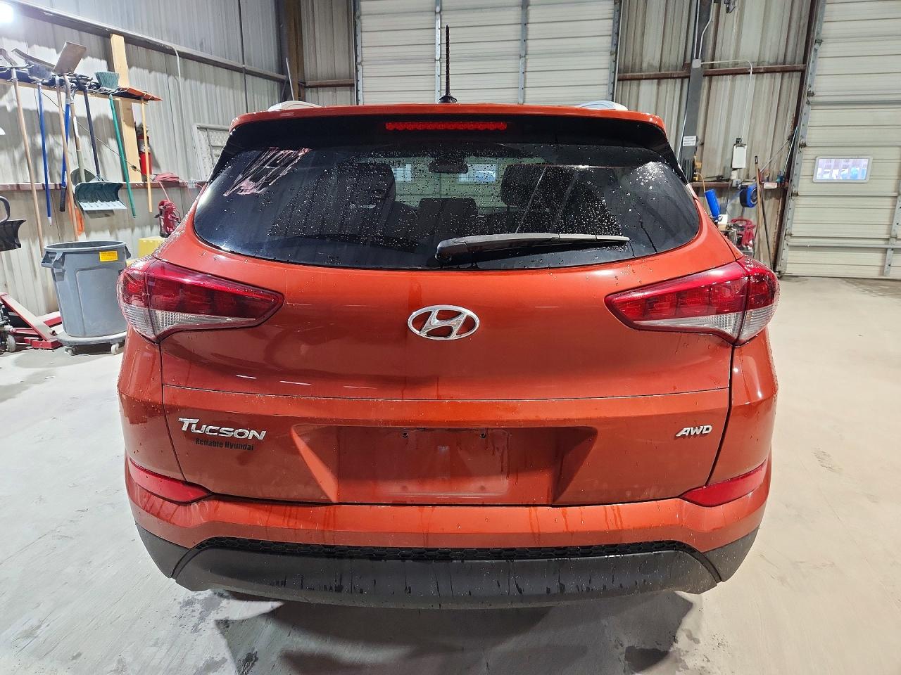 2017 HYUNDAI TUCSON SE photo 6