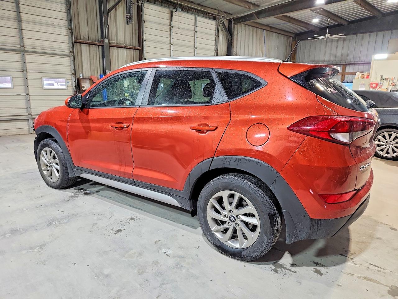 2017 HYUNDAI TUCSON SE photo 2