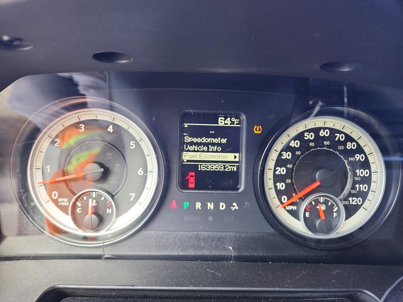 2014 RAM 1500 ST photo 9