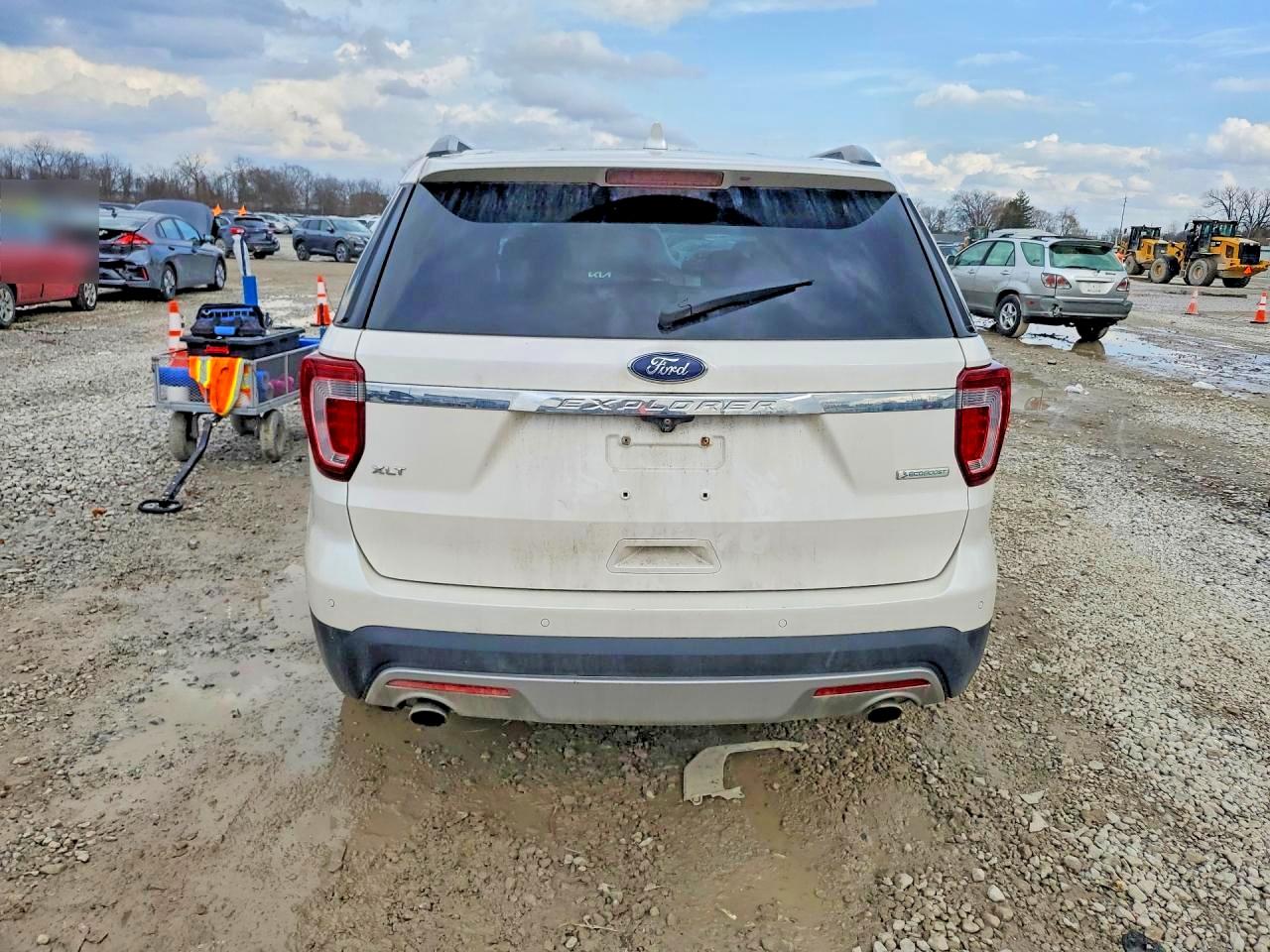 2017 FORD EXPLORER XLT photo 6