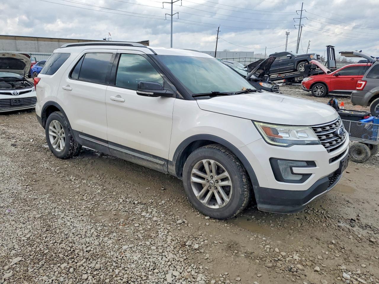 2017 FORD EXPLORER XLT photo 4