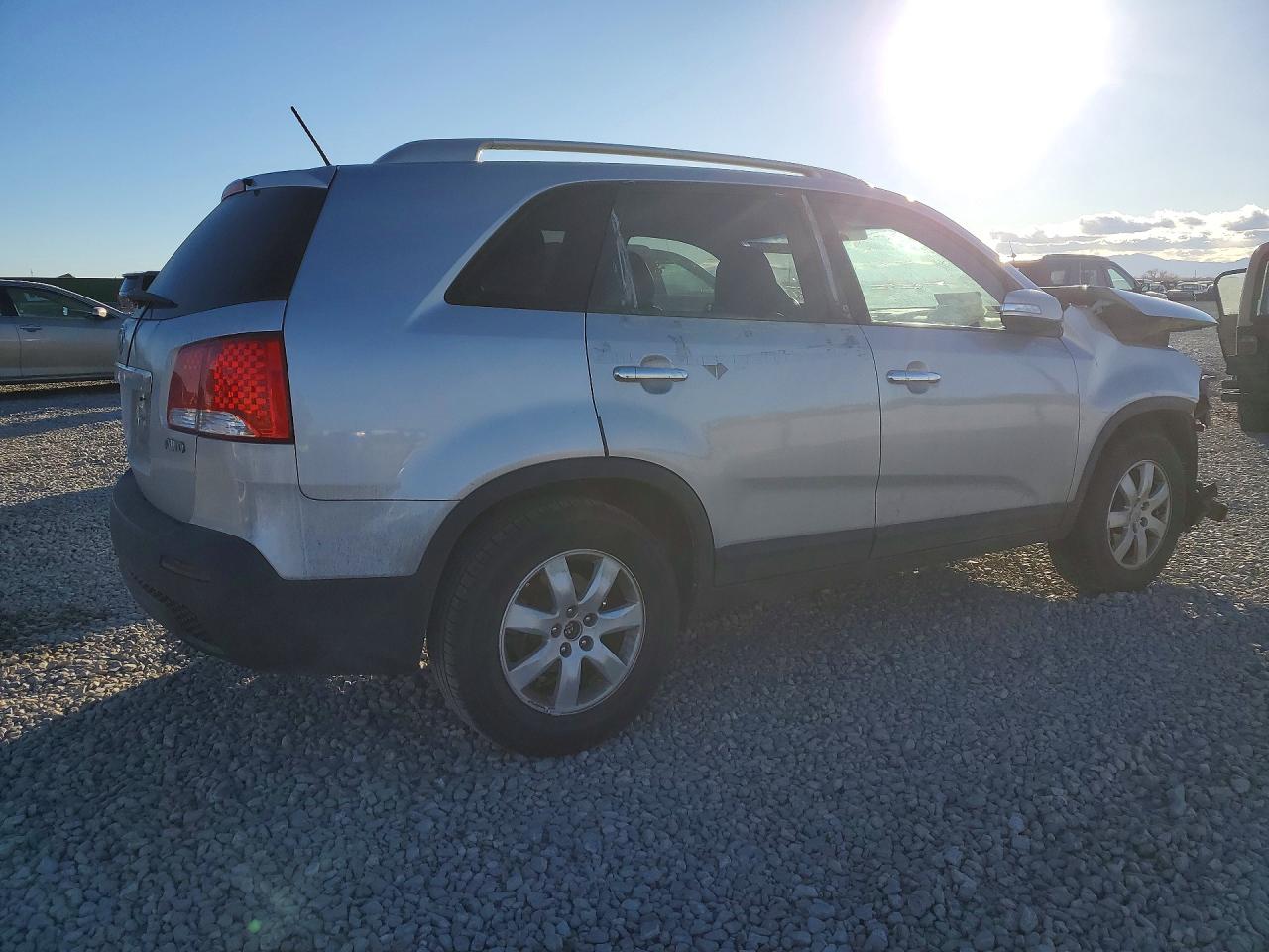 2013 KIA SORENTO LX photo 3