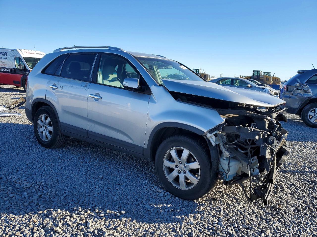 2013 KIA SORENTO LX photo 4