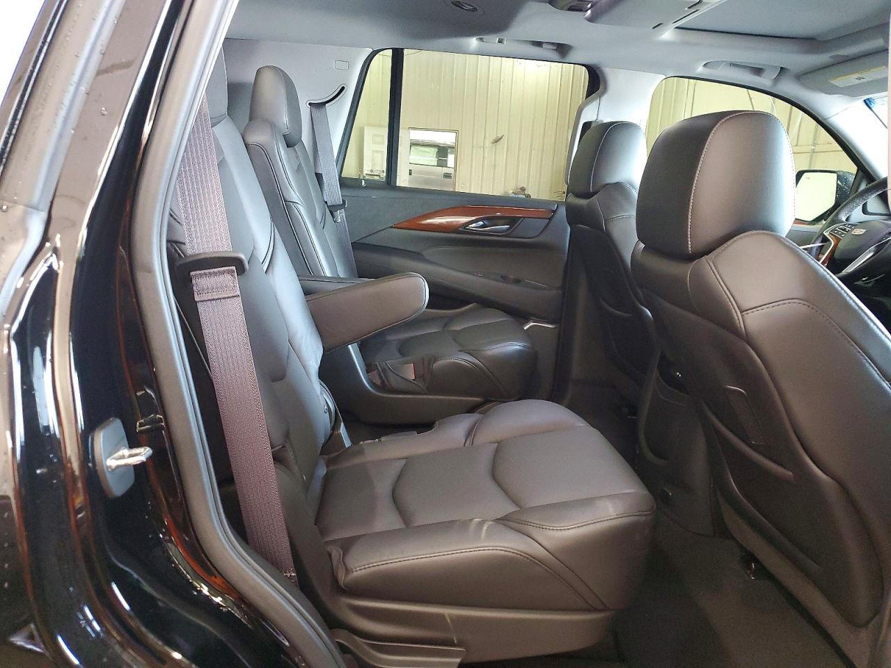 2016 CADILLAC ESCALADE LUXURY photo 11