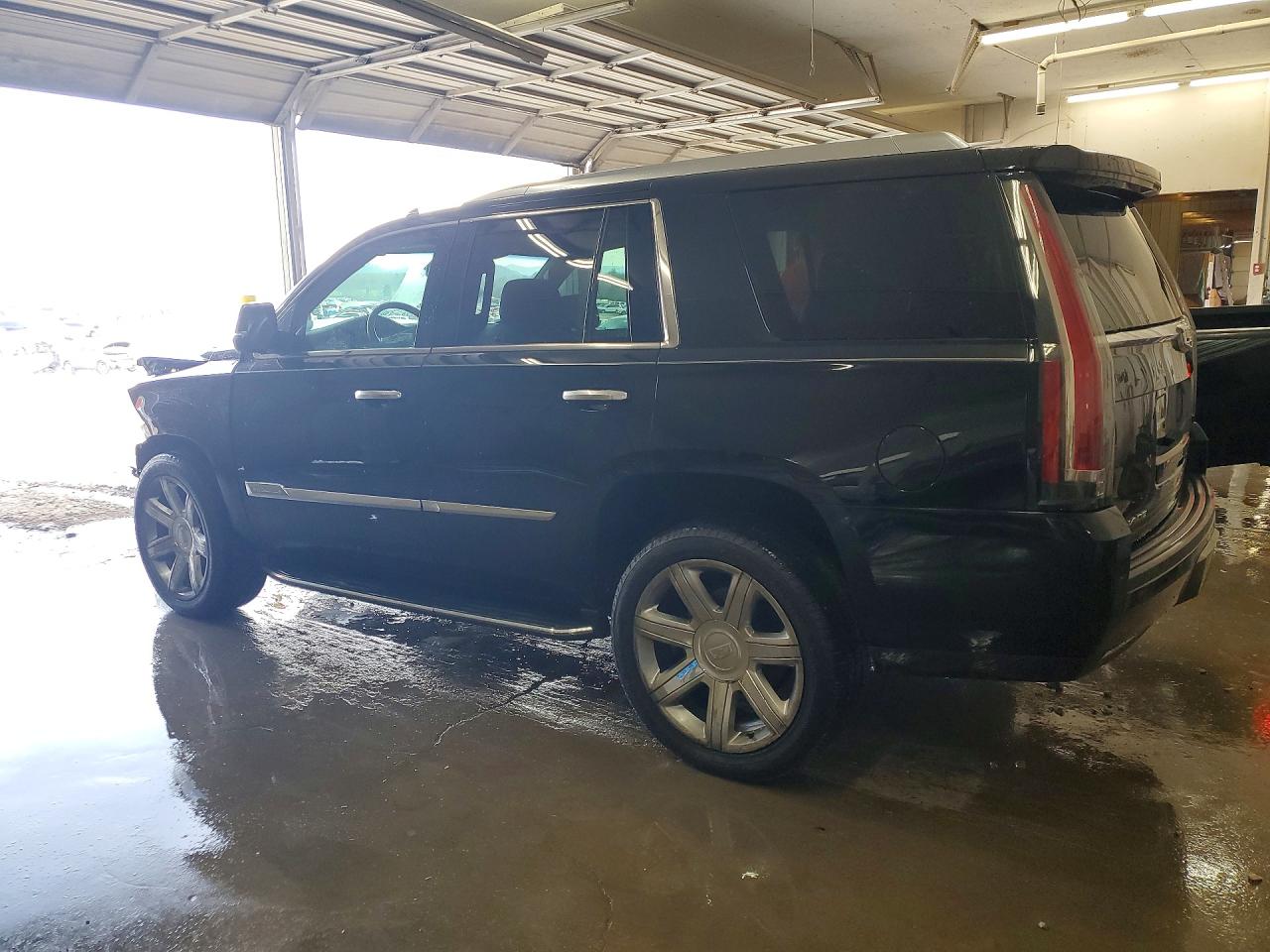 2016 CADILLAC ESCALADE LUXURY photo 2