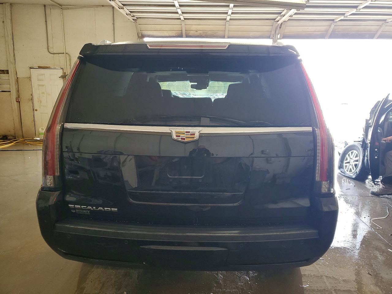 2016 CADILLAC ESCALADE LUXURY photo 6