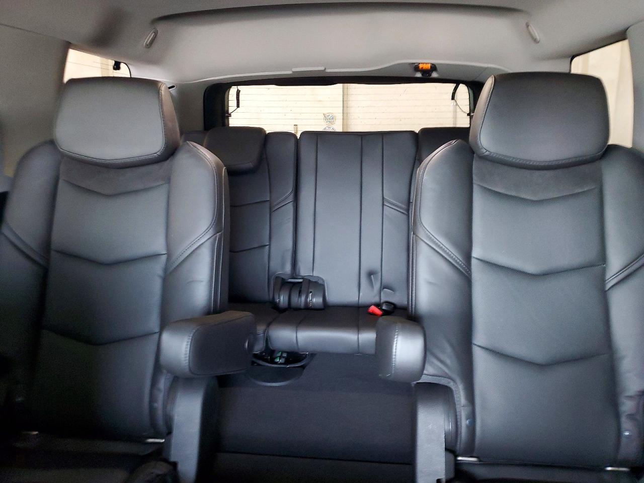 2016 CADILLAC ESCALADE LUXURY photo 10