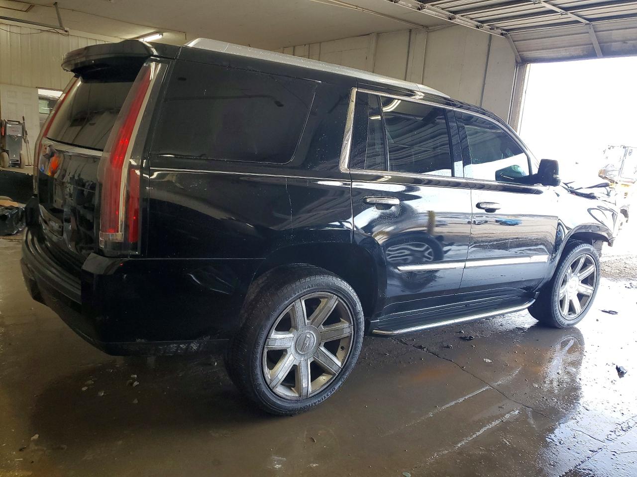 2016 CADILLAC ESCALADE LUXURY photo 3