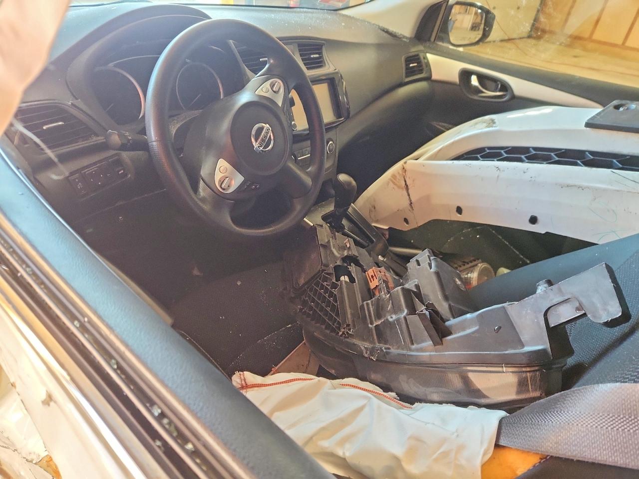 2019 NISSAN SENTRA S photo 8