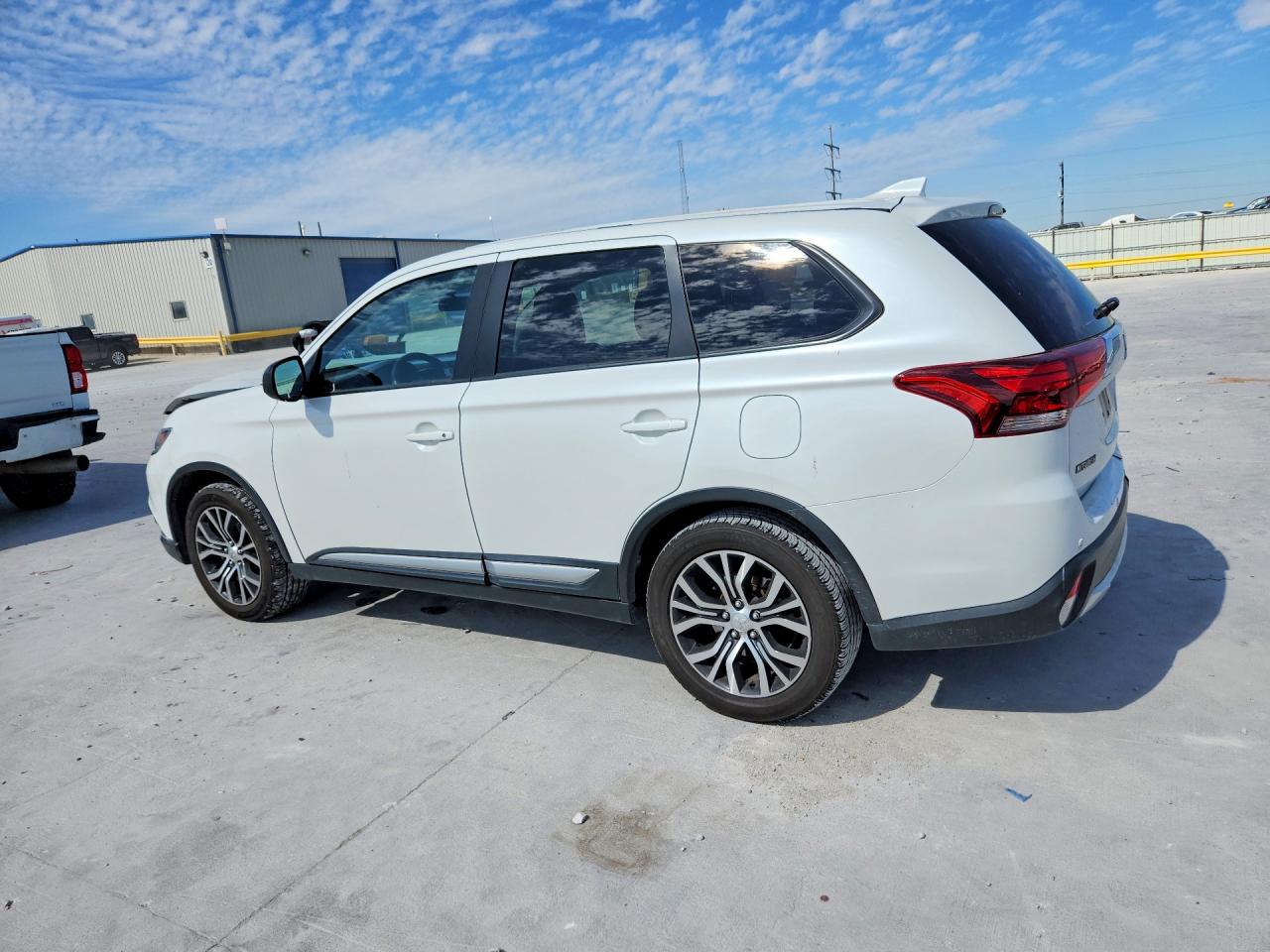 2018 MITSUBISHI OUTLANDER ES photo 2
