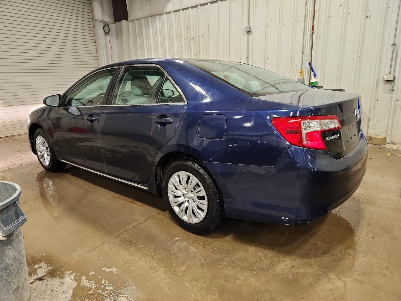 2014 TOYOTA CAMRY LE photo 2