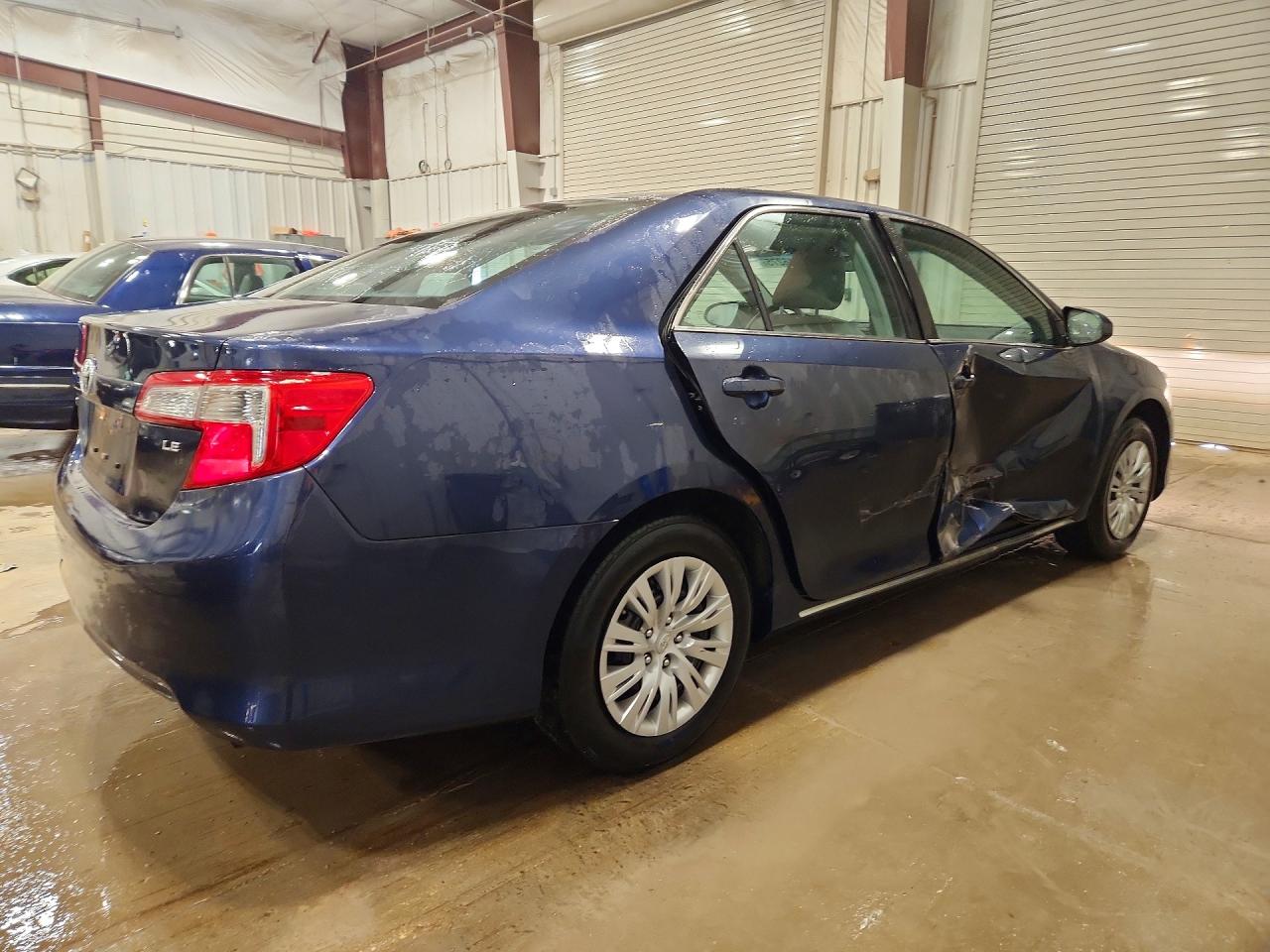 2014 TOYOTA CAMRY LE photo 3
