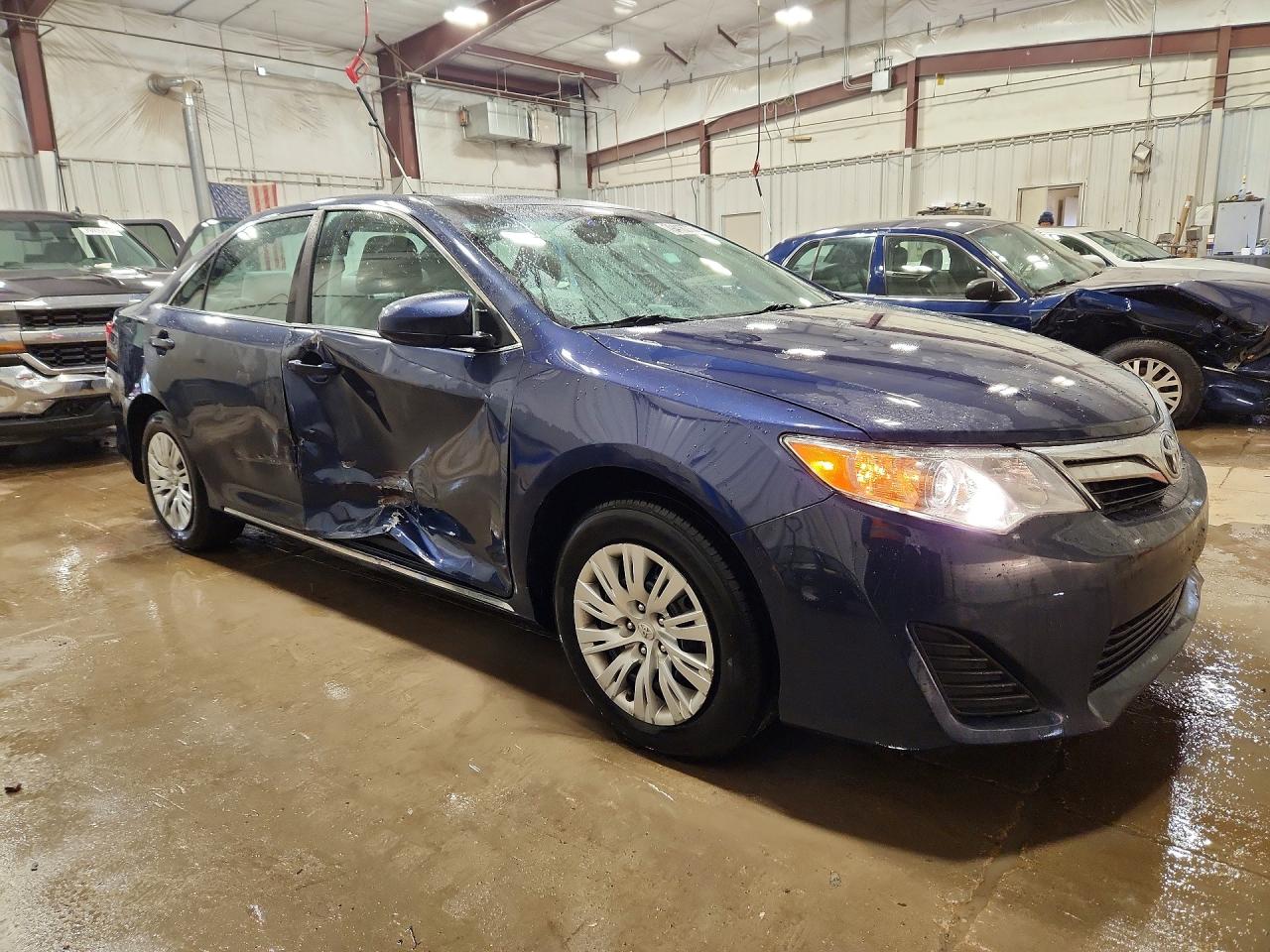 2014 TOYOTA CAMRY LE photo 4