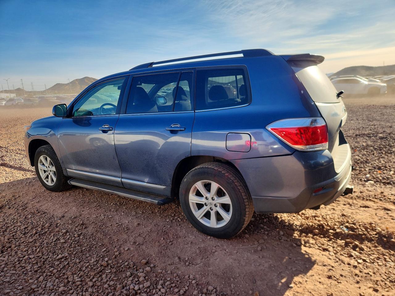 2013 TOYOTA HIGHLANDER PLUS photo 2