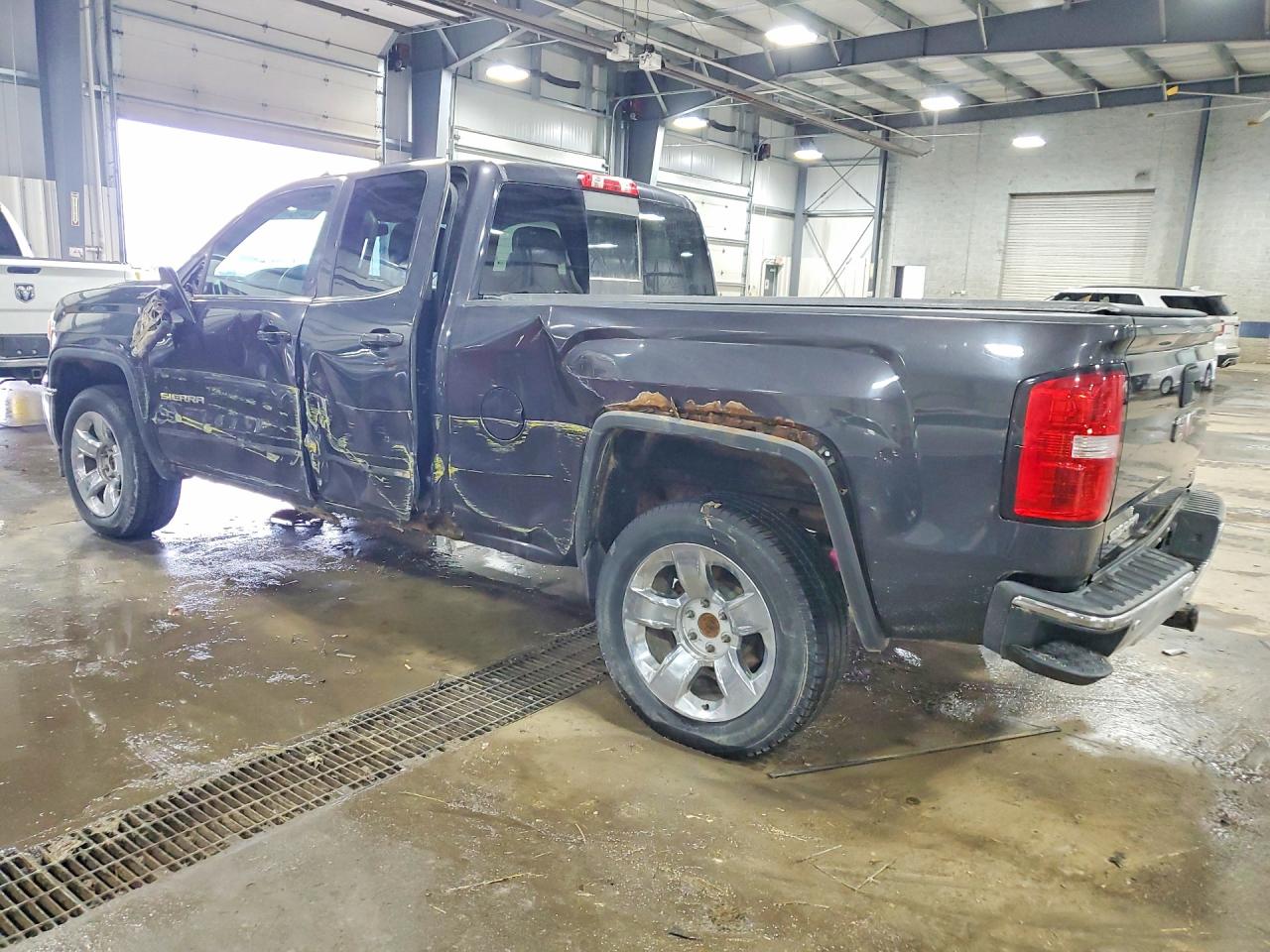 2015 GMC SIERRA K1500 SLE photo 2