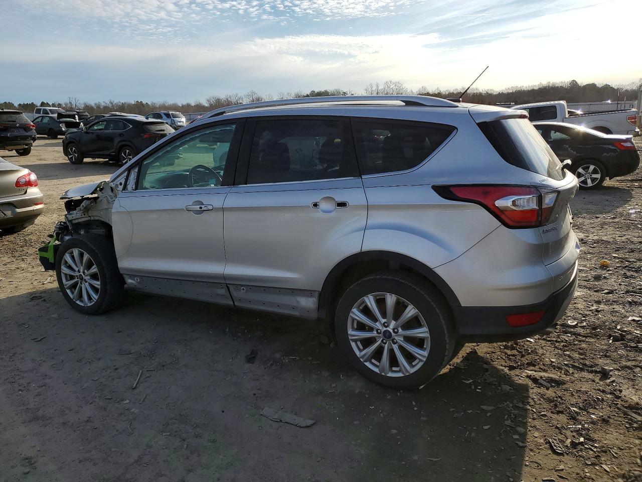 2017 FORD ESCAPE TITANIUM photo 2