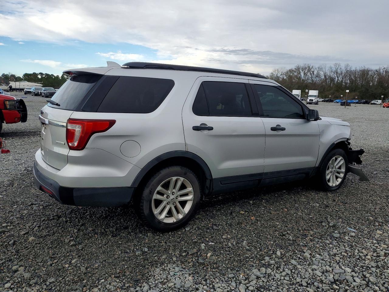 2017 FORD EXPLORER photo 3