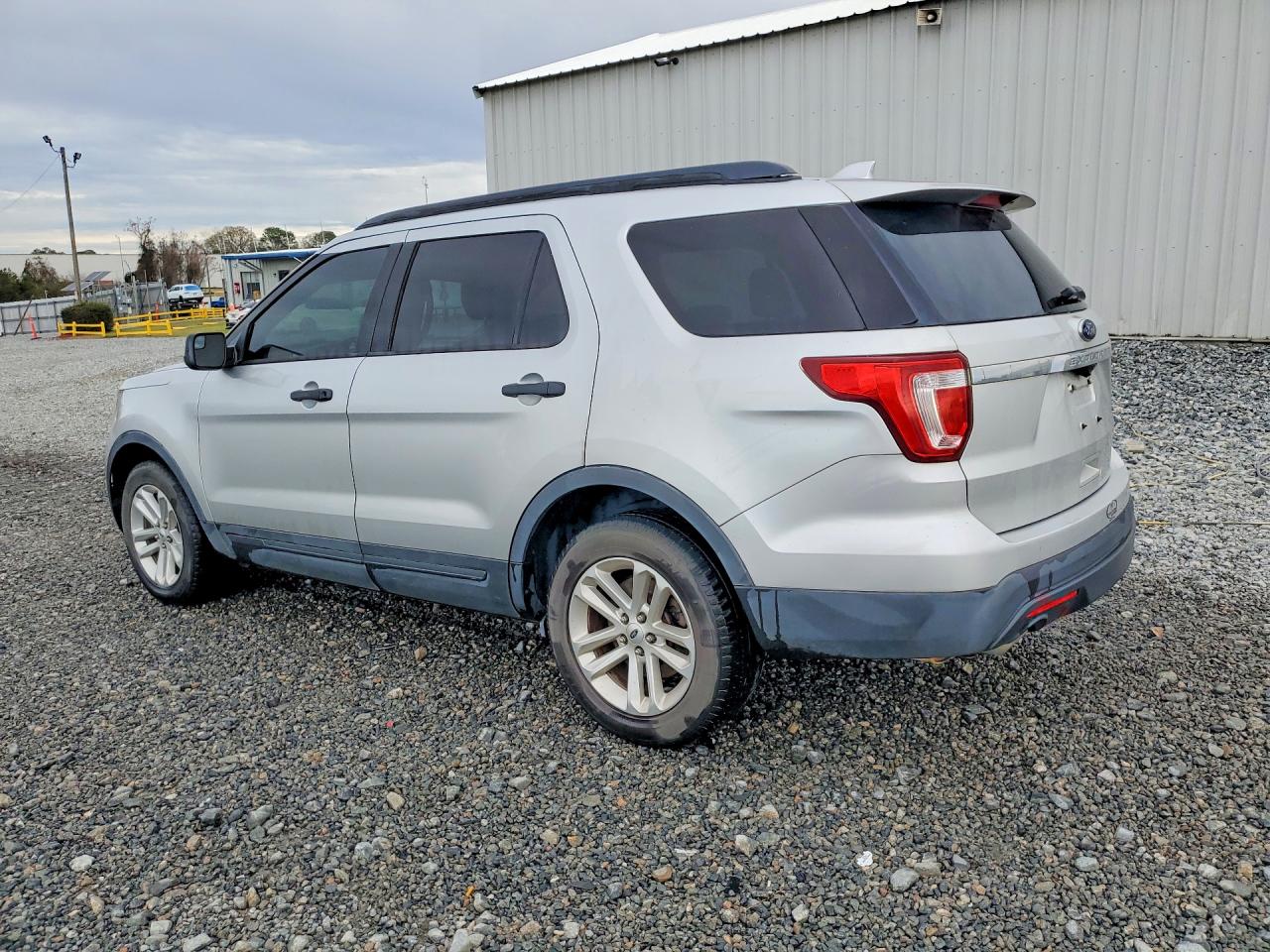 2017 FORD EXPLORER photo 2