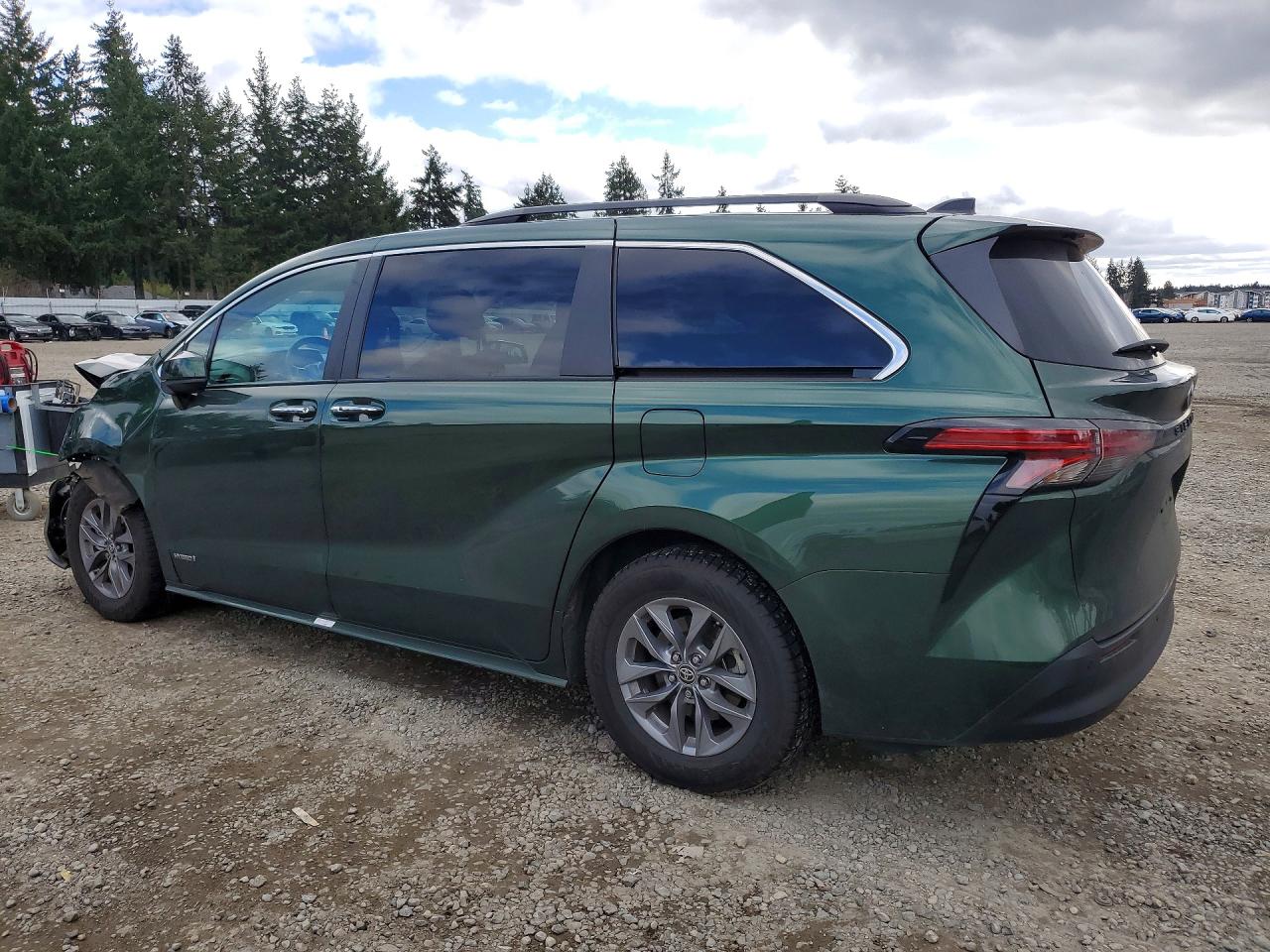 2021 TOYOTA SIENNA XLE 8-PASSENGER photo 2