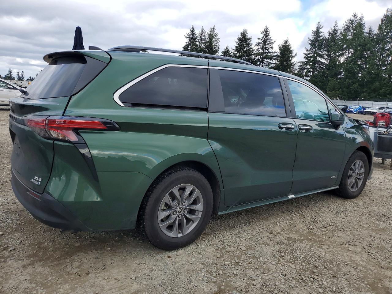 2021 TOYOTA SIENNA XLE 8-PASSENGER photo 3