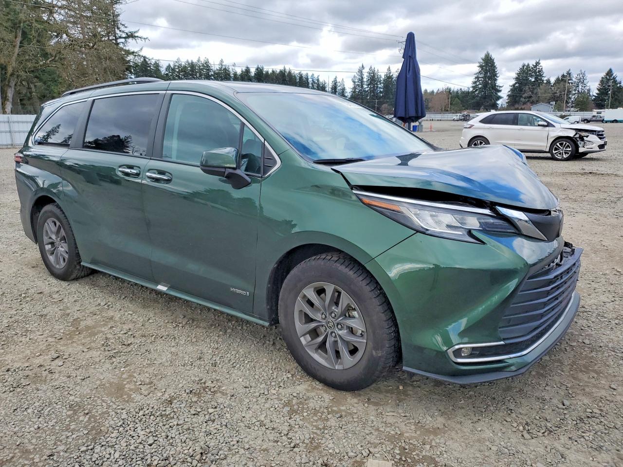 2021 TOYOTA SIENNA XLE 8-PASSENGER photo 4
