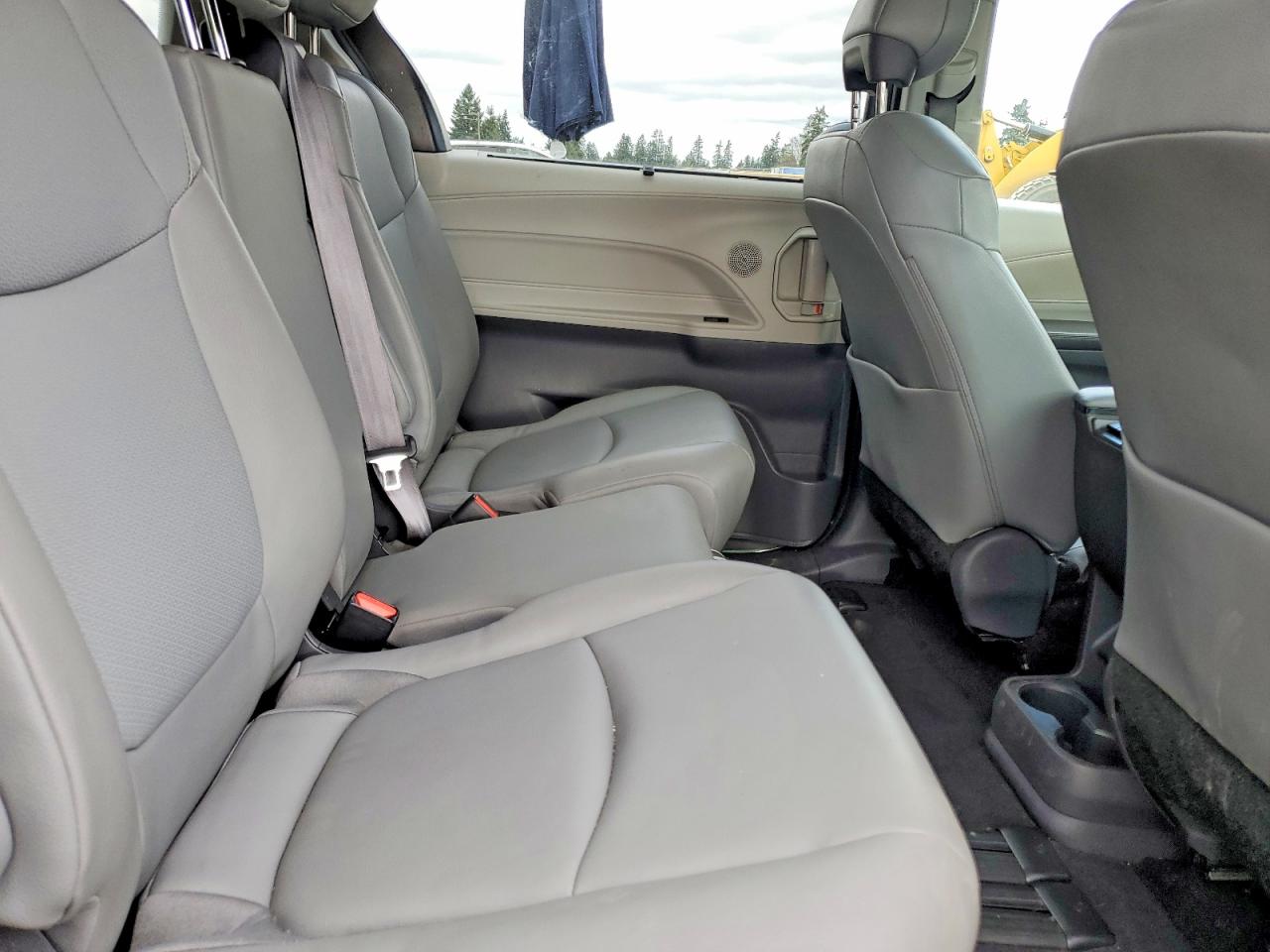 2021 TOYOTA SIENNA XLE 8-PASSENGER photo 11