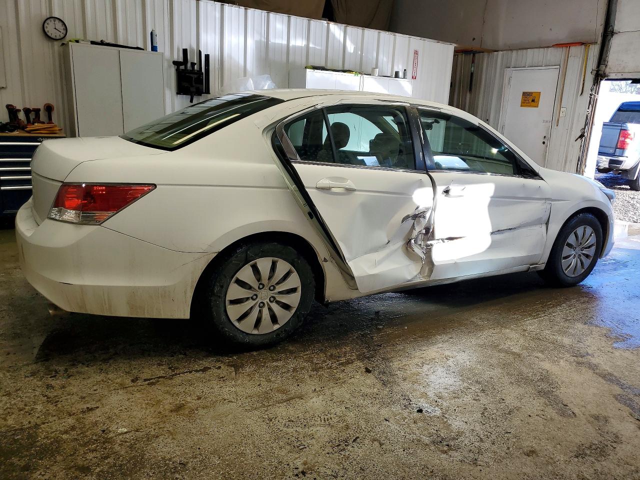 2010 HONDA ACCORD LX photo 5