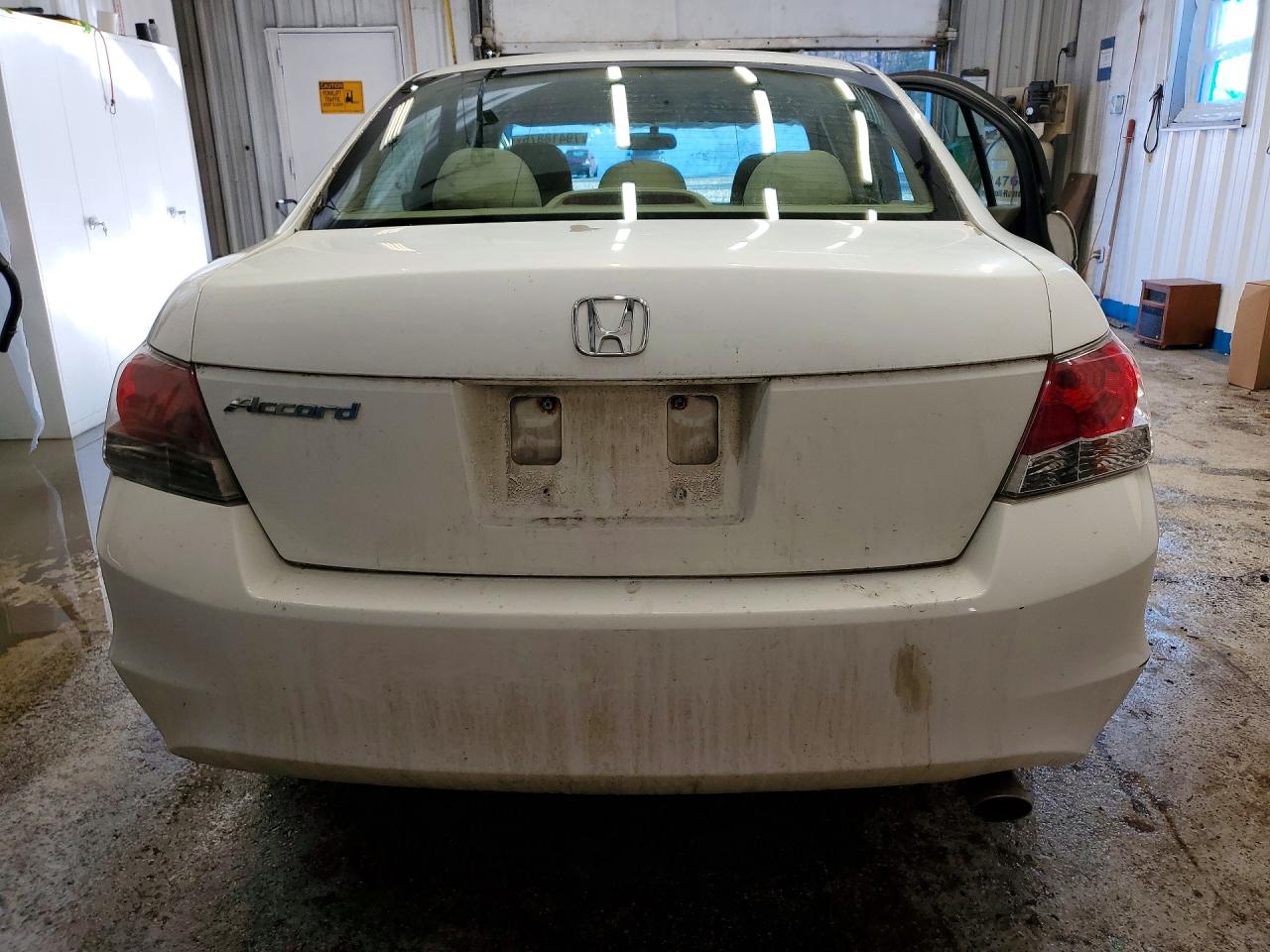 2010 HONDA ACCORD LX photo 11