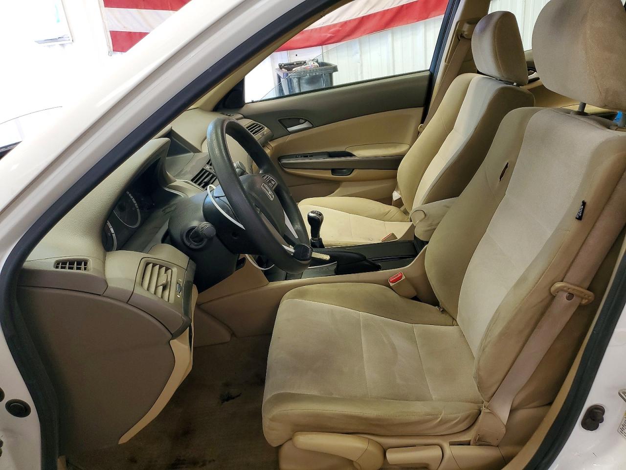 2010 HONDA ACCORD LX photo 13