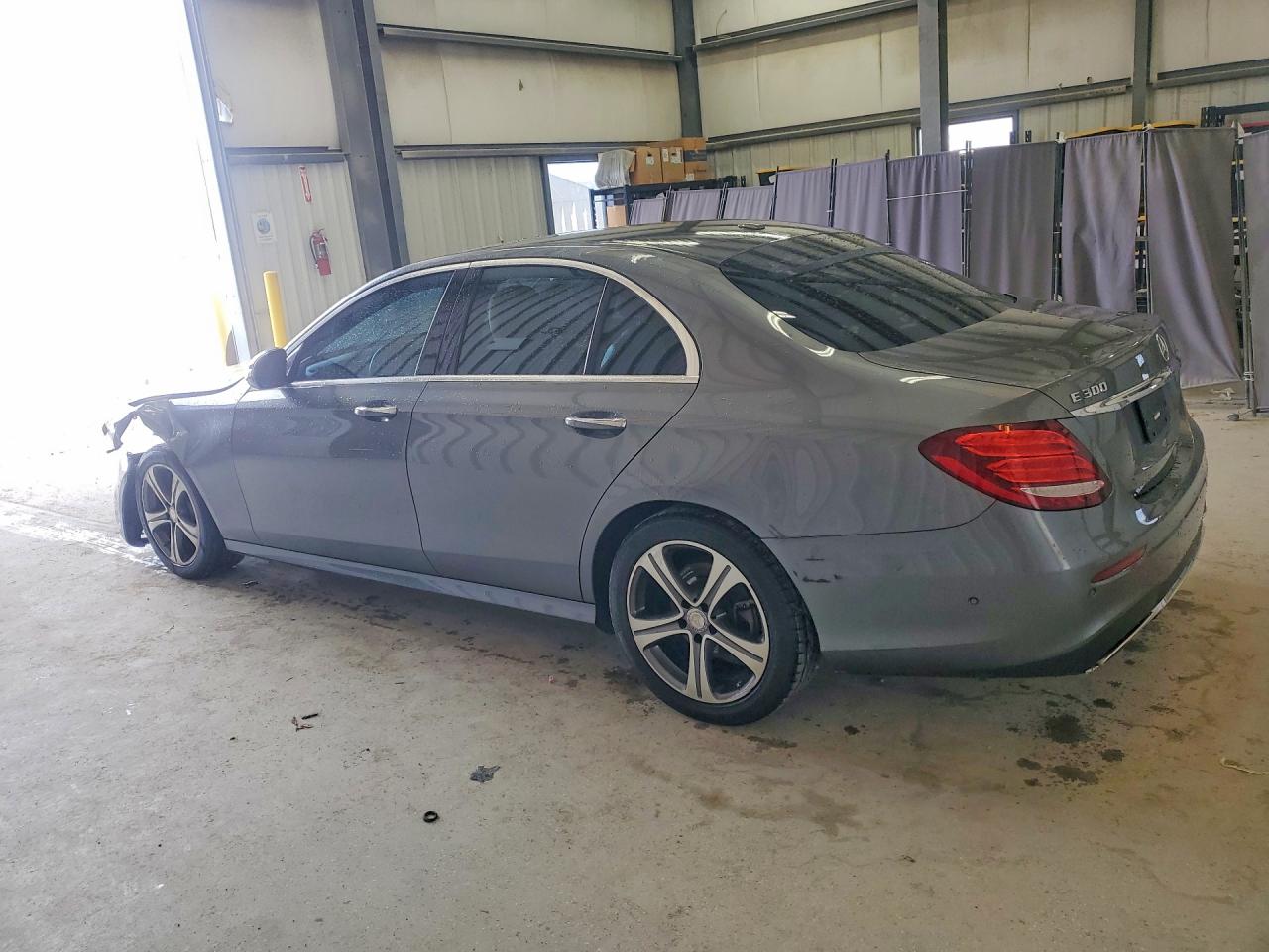 2017 MERCEDES-BENZ E 300 photo 4