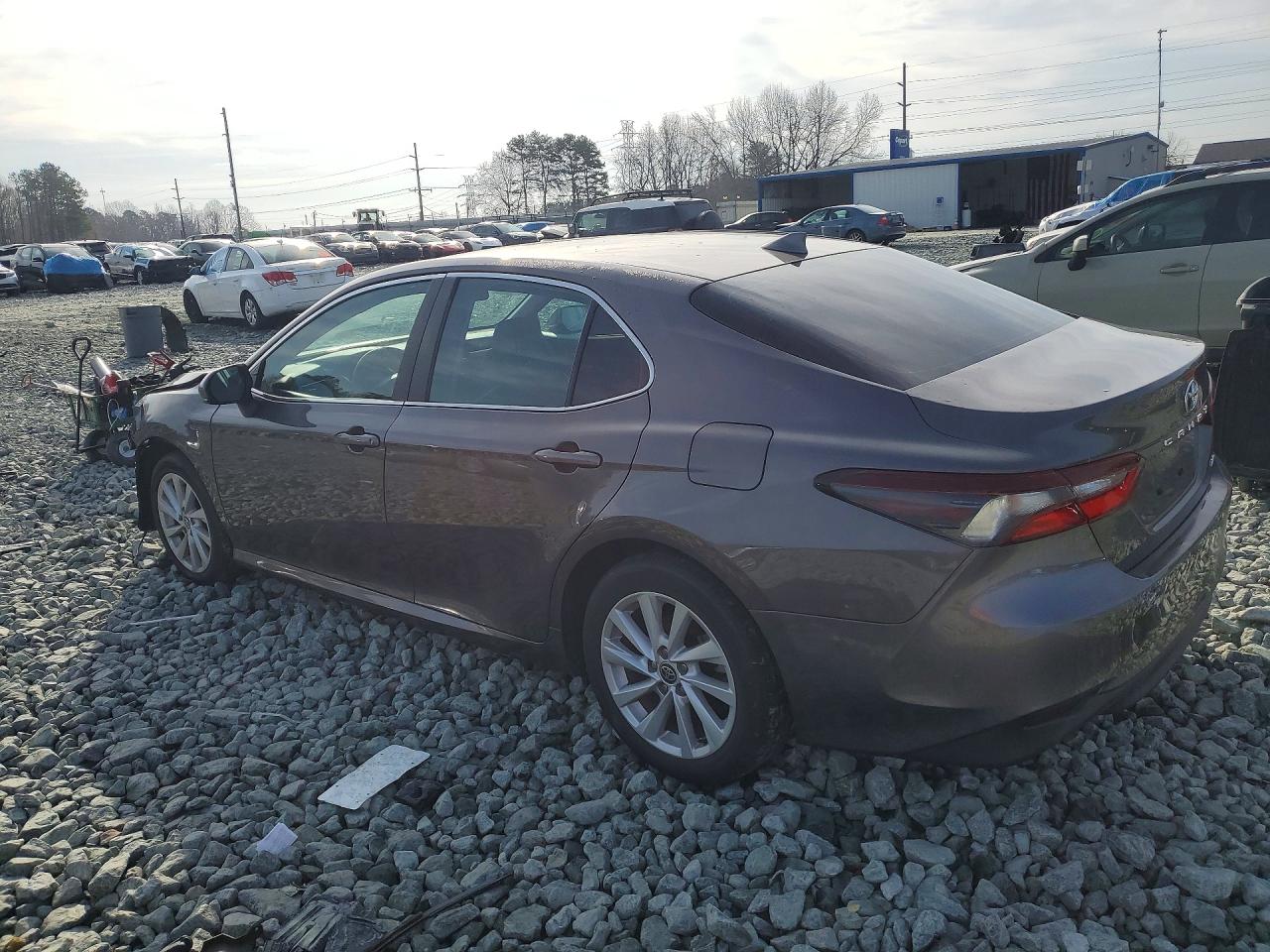 2023 TOYOTA CAMRY LE photo 3