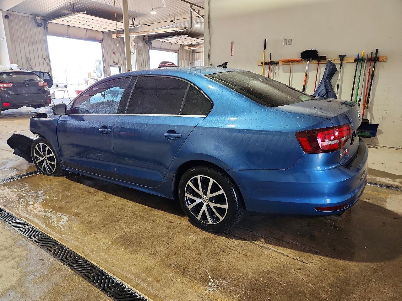2017 VOLKSWAGEN JETTA SE photo 3