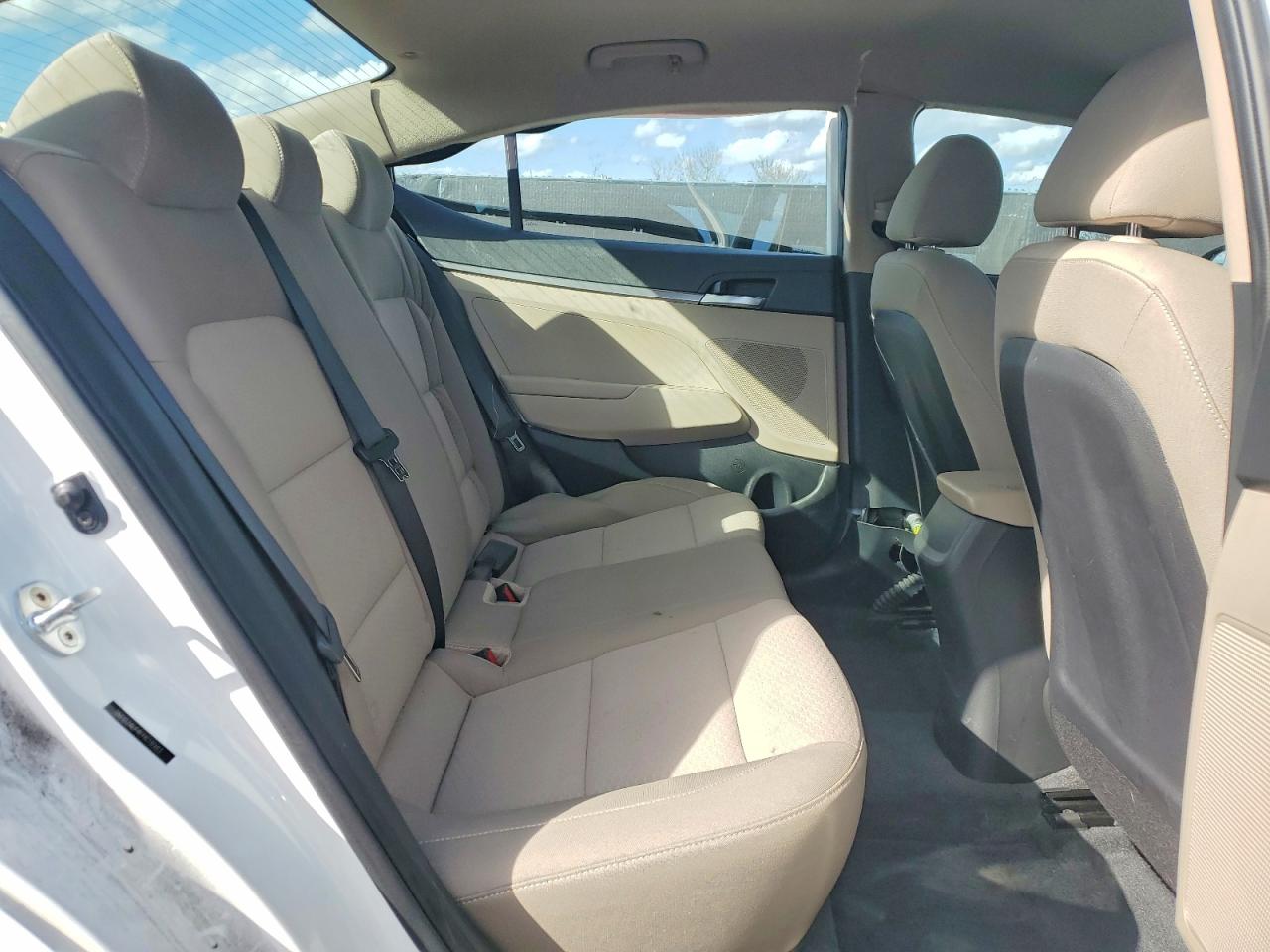 2020 HYUNDAI ELANTRA SE photo 19