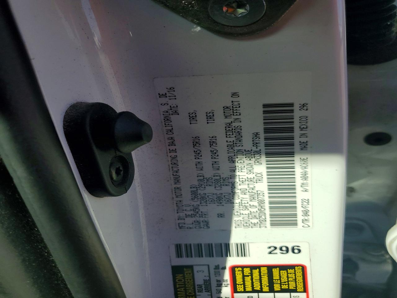 2017 TOYOTA TACOMA SR5 V6 photo 34