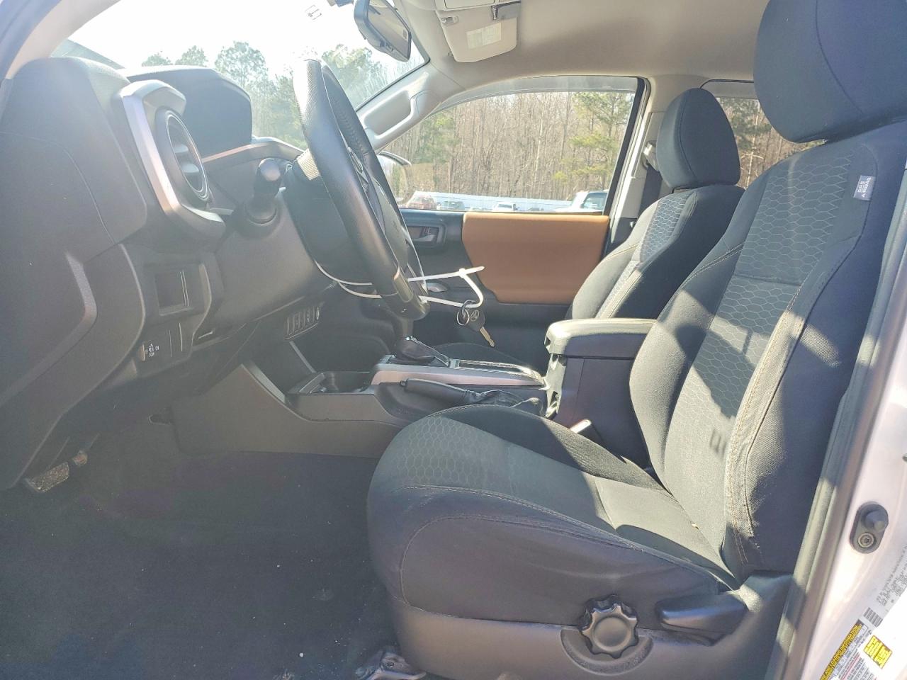 2017 TOYOTA TACOMA SR5 V6 photo 19