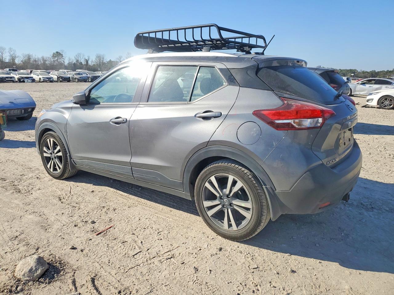 2019 NISSAN KICKS SV photo 2