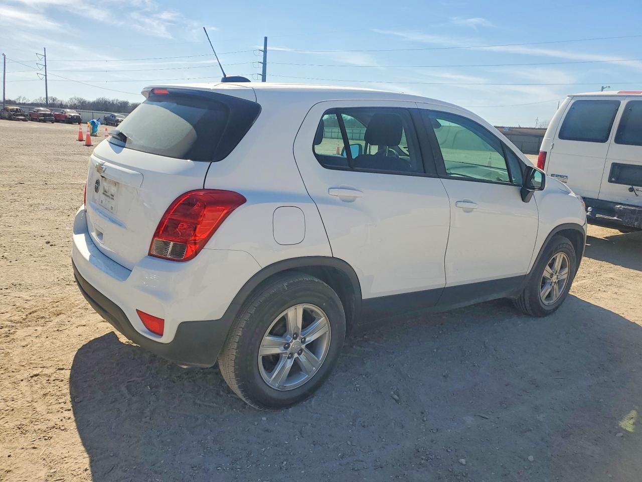 2020 CHEVROLET TRAX LS photo 3