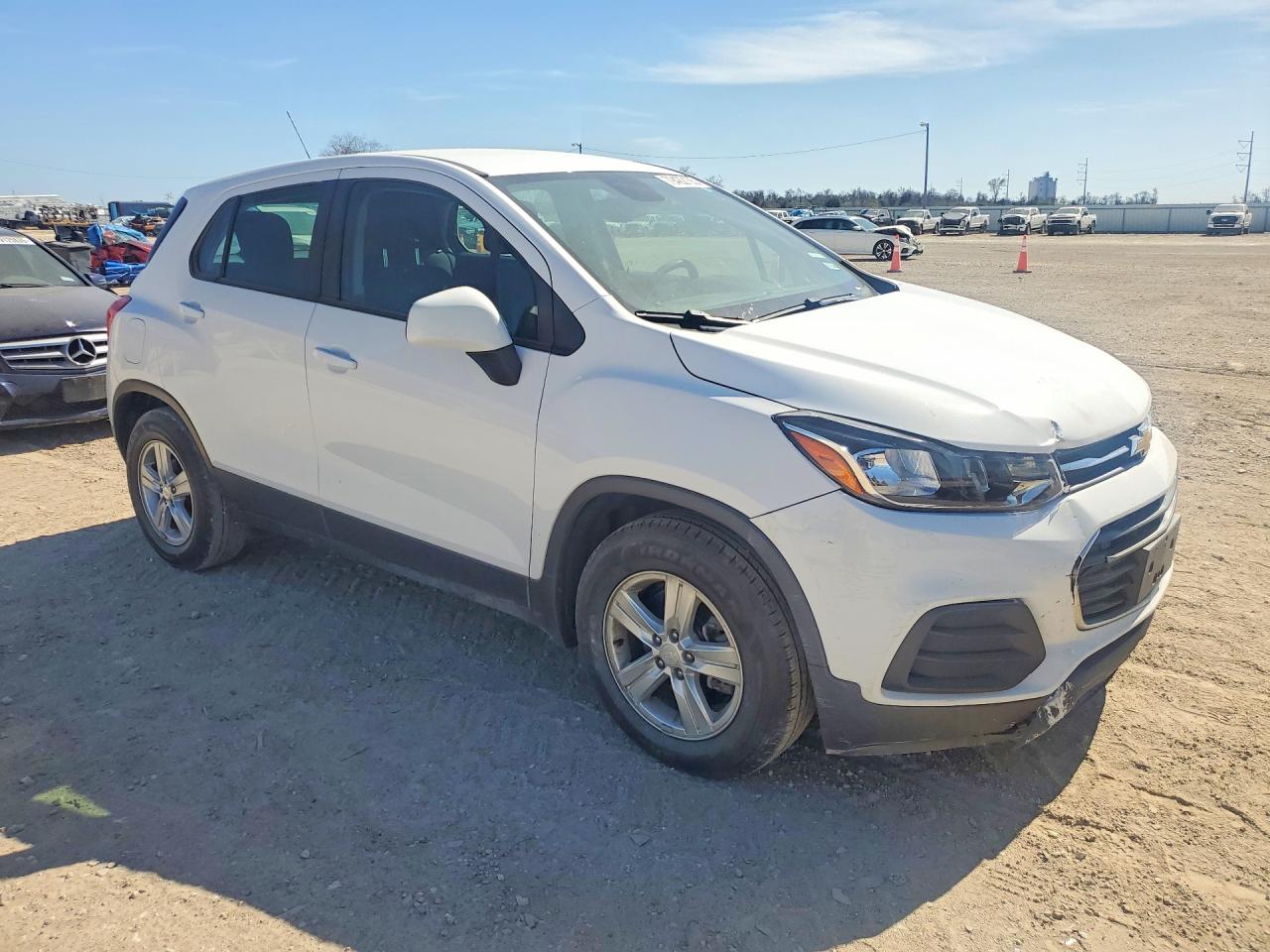 2020 CHEVROLET TRAX LS photo 4