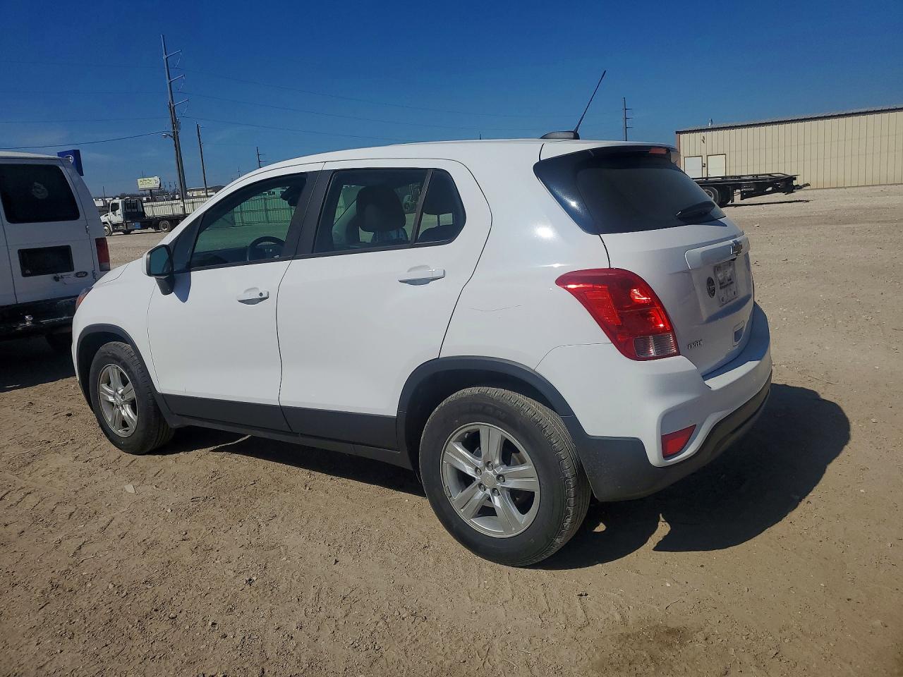 2020 CHEVROLET TRAX LS photo 2