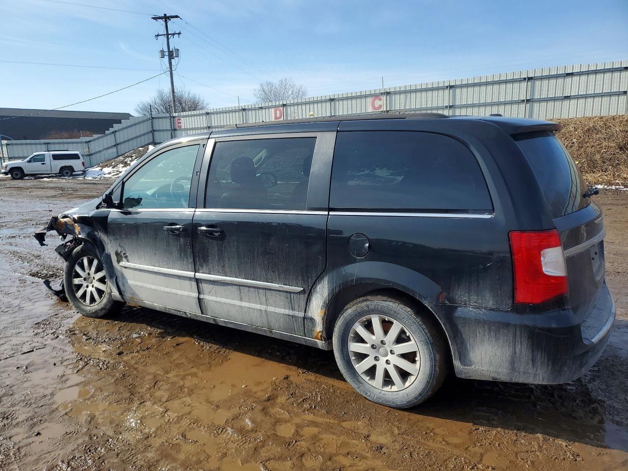 2013 CHRYSLER TOWN & COUNTRY TOURING photo 3