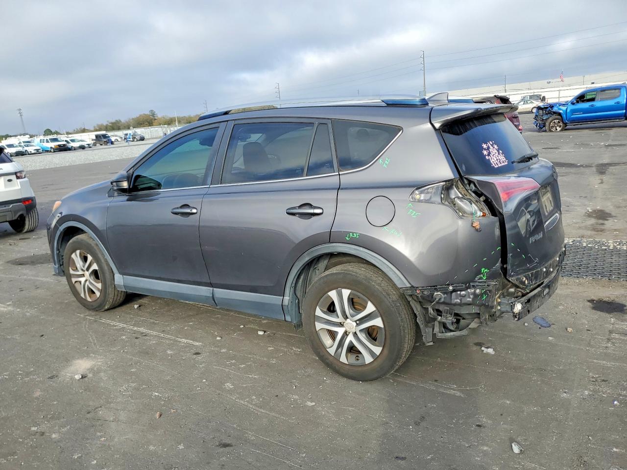 2017 TOYOTA RAV4 LE photo 3