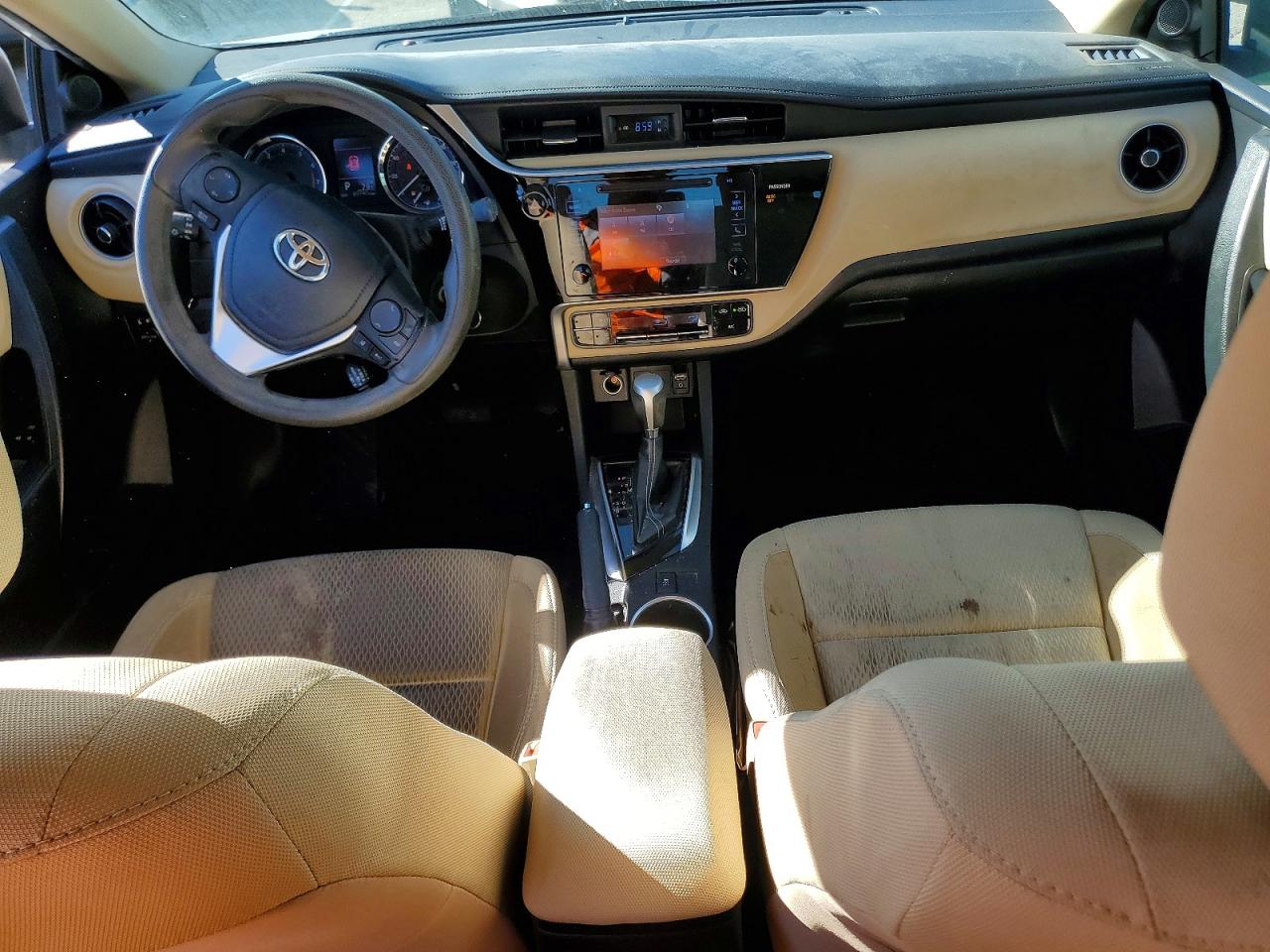 2017 TOYOTA COROLLA LE photo 8