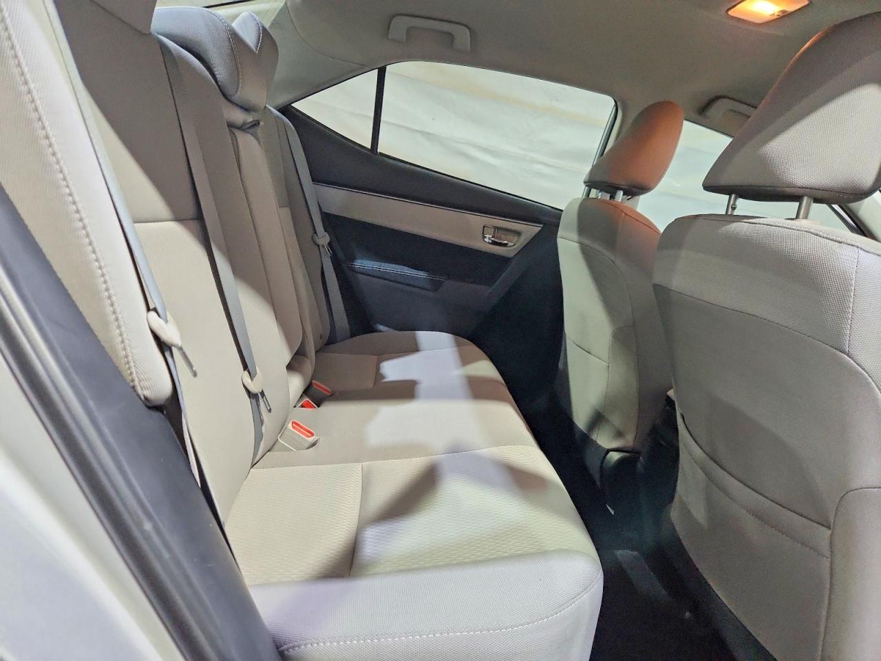 2015 TOYOTA COROLLA LE photo 19