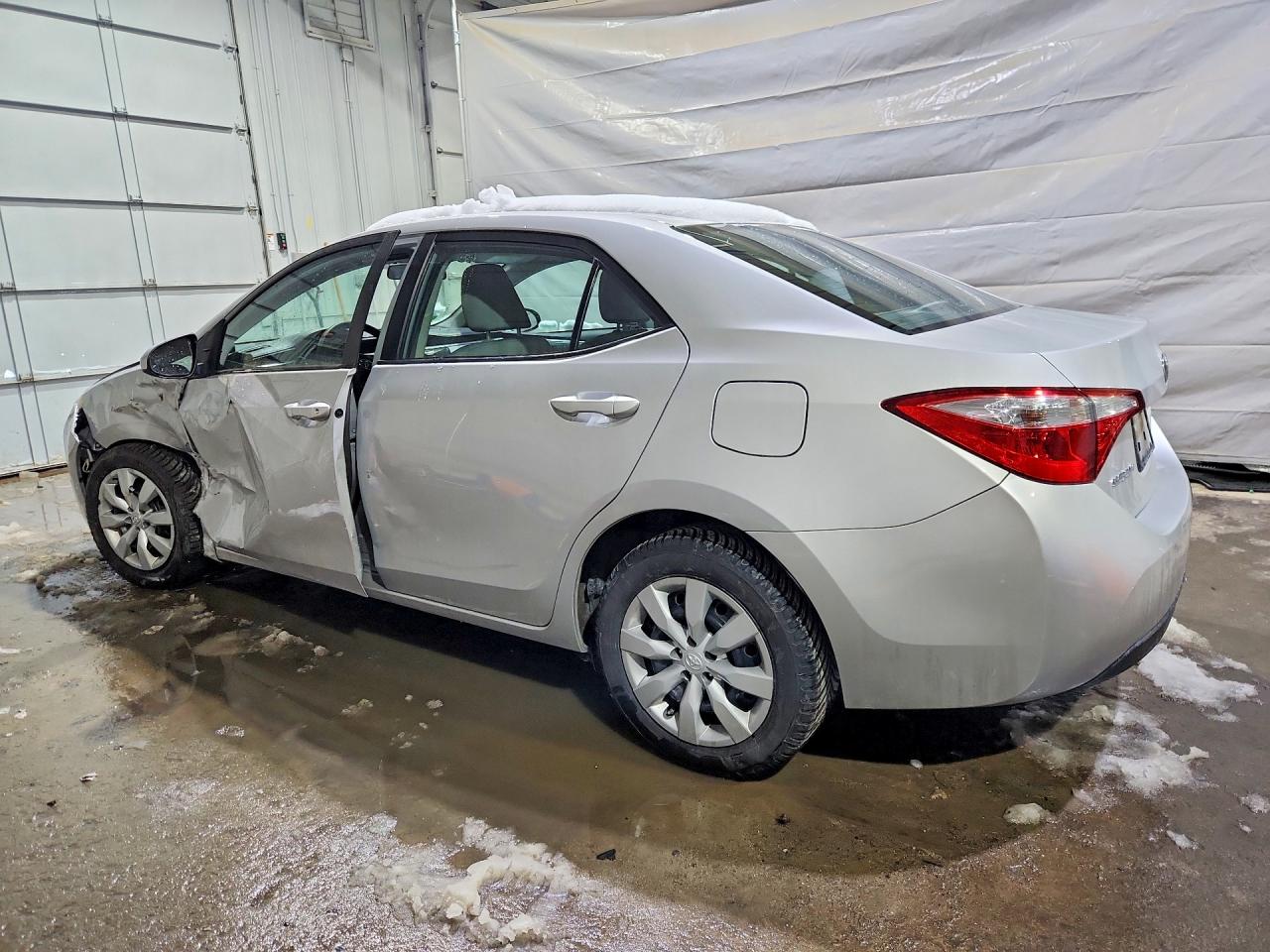 2015 TOYOTA COROLLA LE photo 3