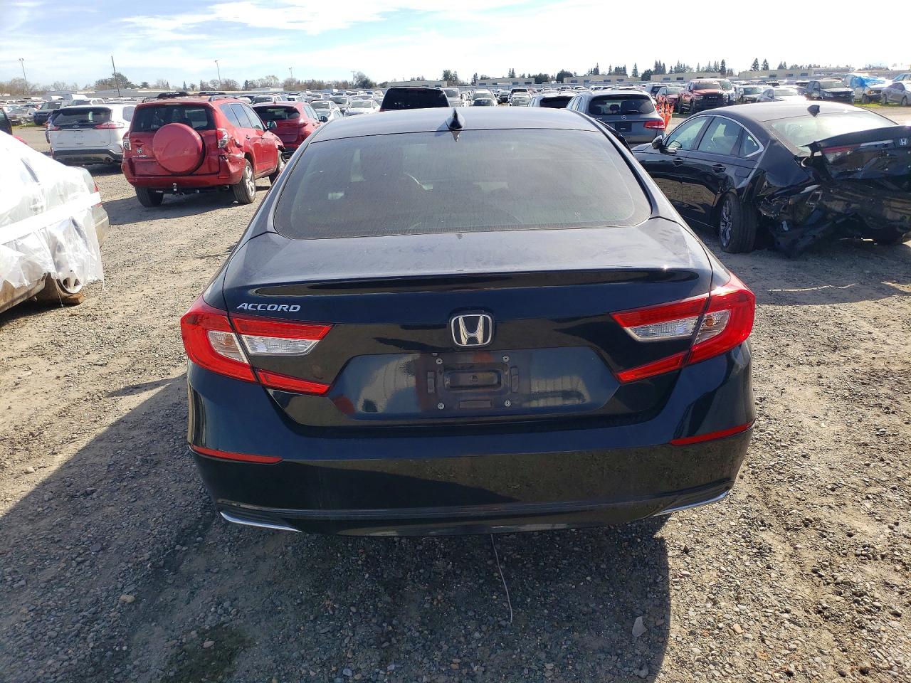 2018 HONDA ACCORD LX photo 6