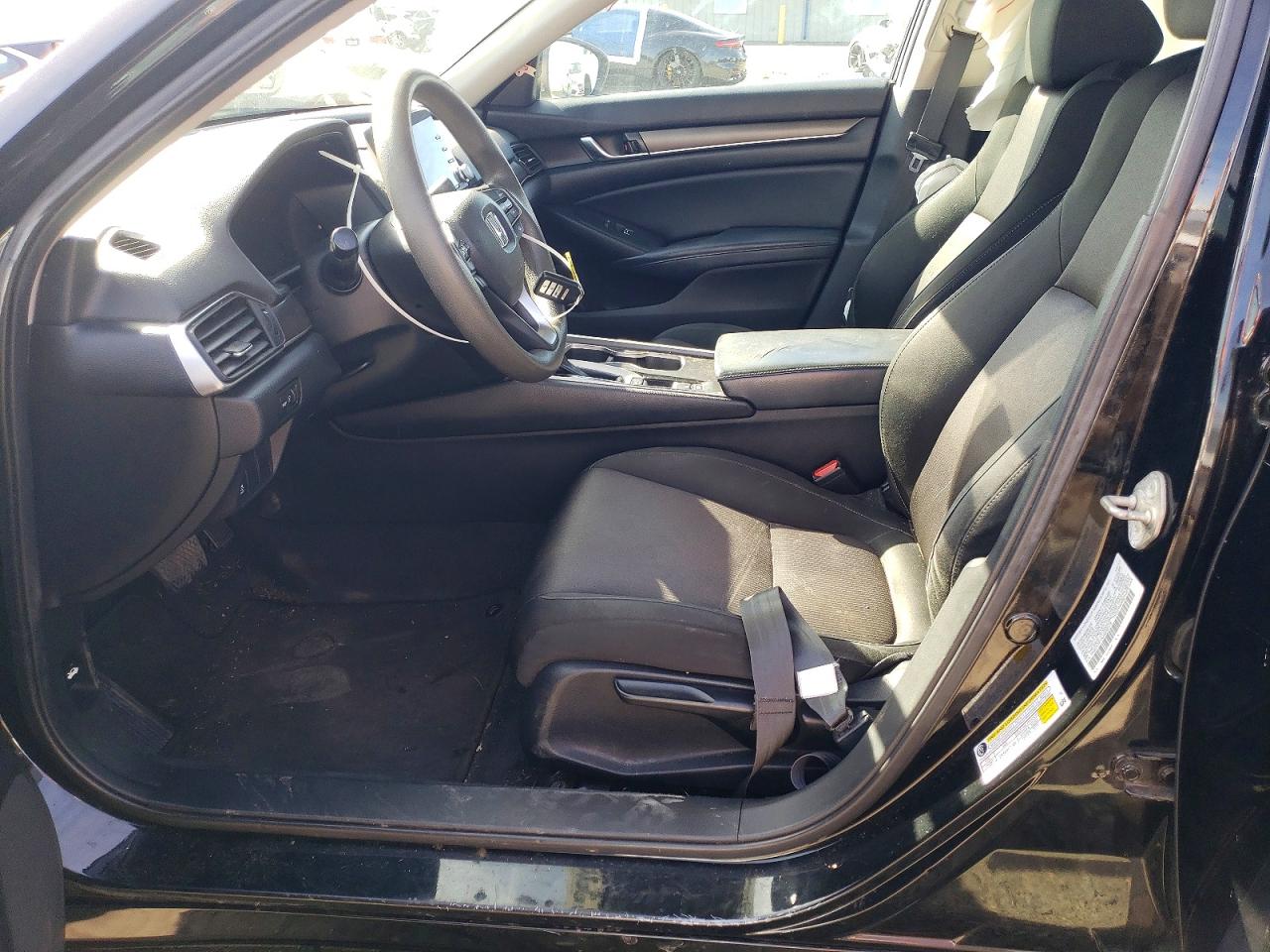 2018 HONDA ACCORD LX photo 7